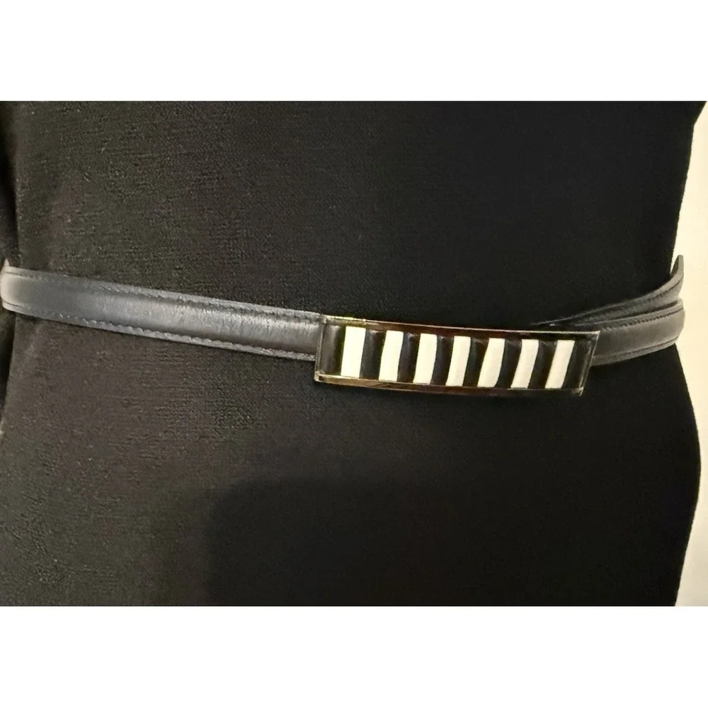 Black Leather Belt‎ Unique Blk & White Leather Striped Buckle Vtg Size M 28